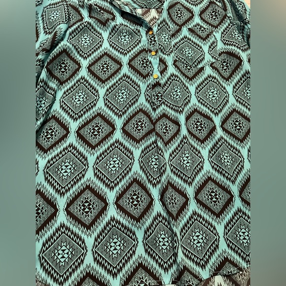 Justify Tunic Blouse - Picture 7 of 7